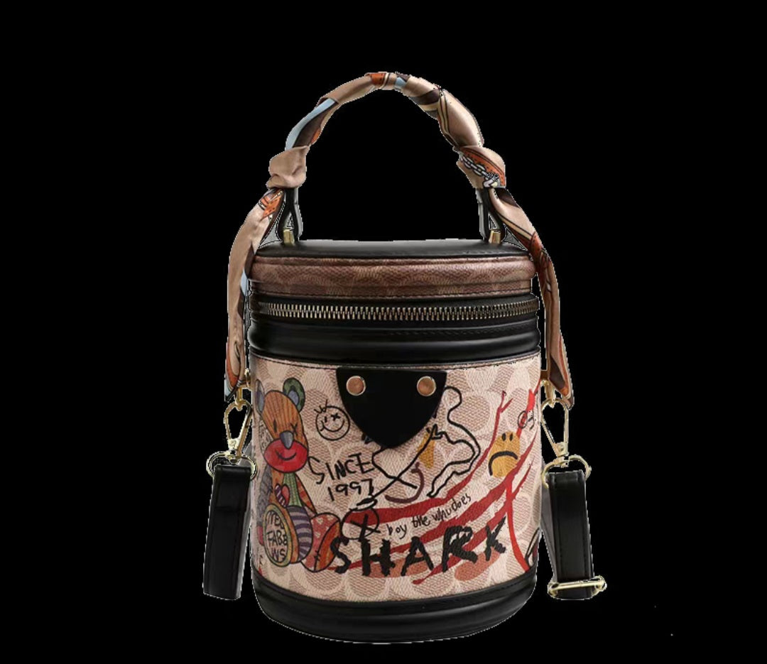Round styling bag
