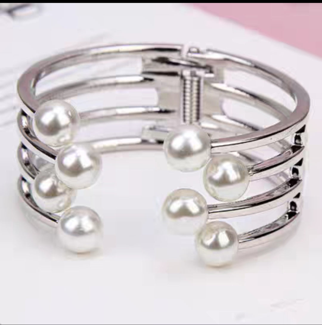 Hand accessories and body