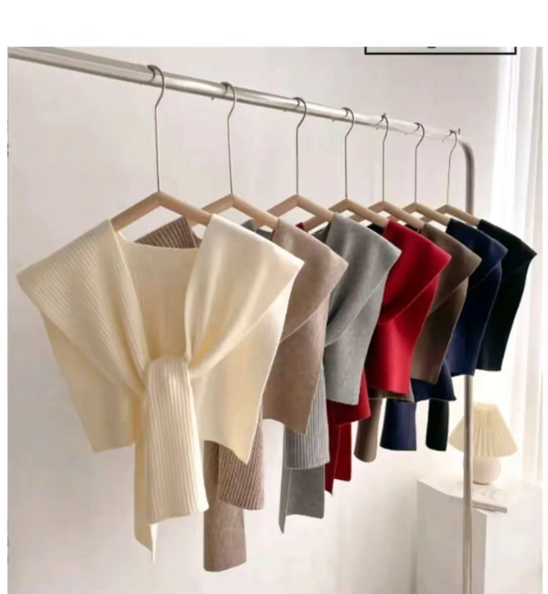 Knitted shawl shoulder