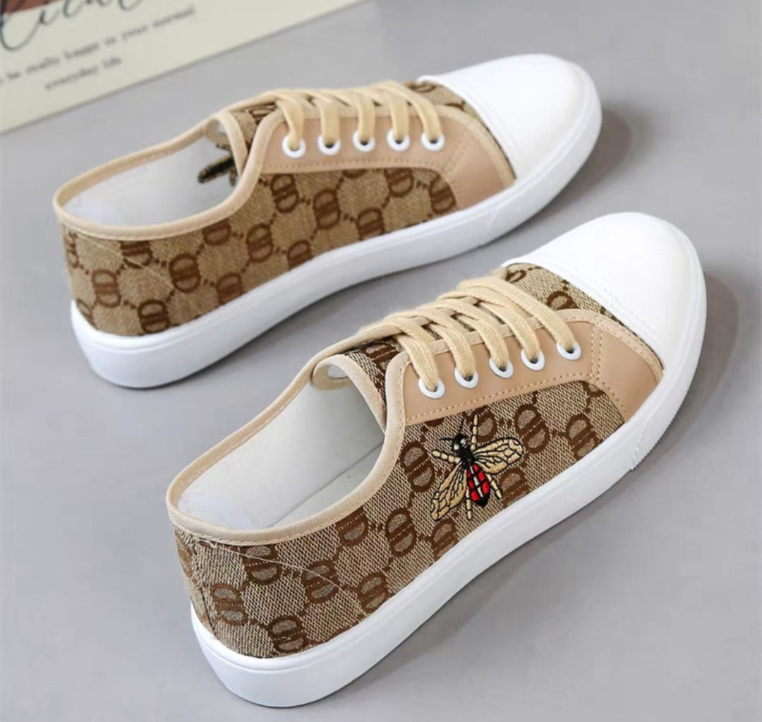 Casual sneakers