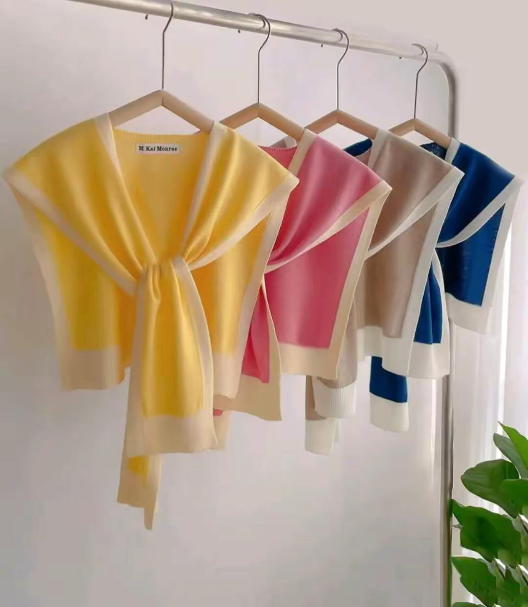 Knitted shawl shoulder