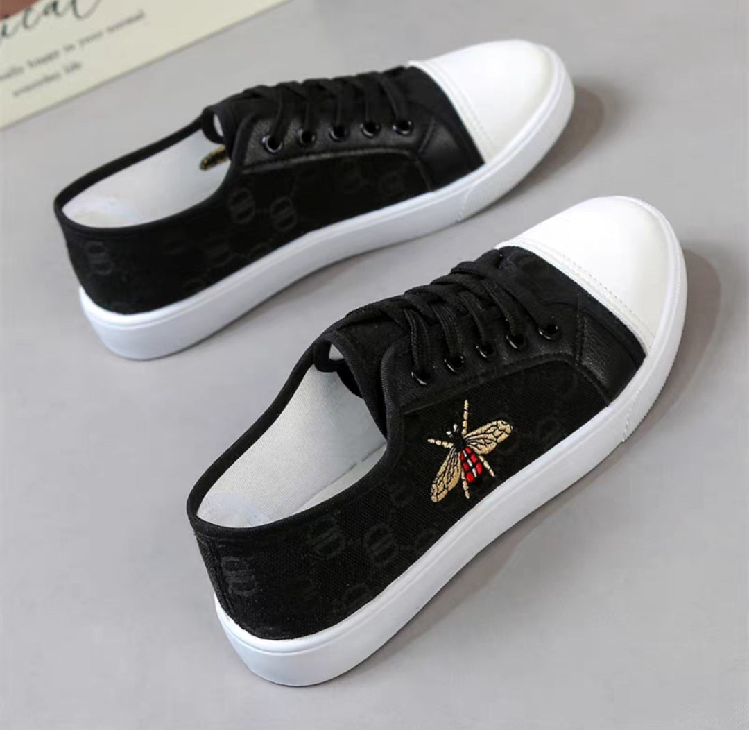 Casual sneakers
